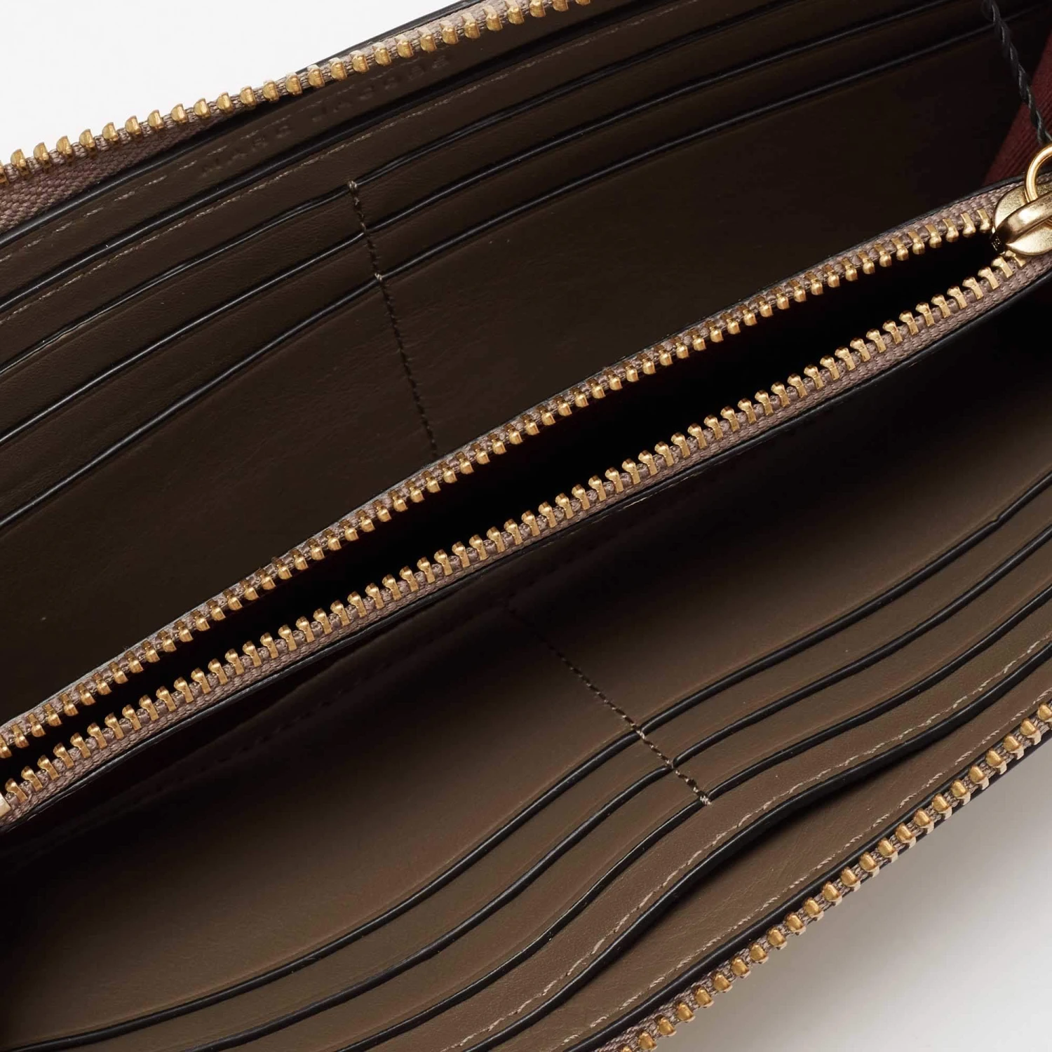 Marc Jacobs Khaki Green Leather Snapshot Zip Around Wallet For Women 3 Marc Jacobs Khaki Green Leather Snapshot Zip Around Wallet For Women - Image 3