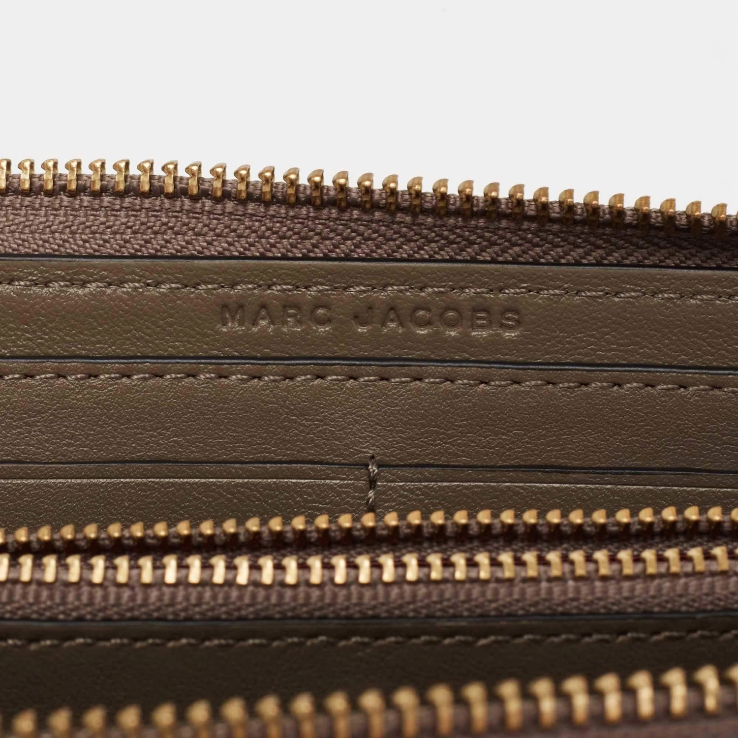 Marc Jacobs Khaki Green Leather Snapshot Zip Around Wallet For Women 9 Marc Jacobs Khaki Green Leather Snapshot Zip Around Wallet For Women - Image 9